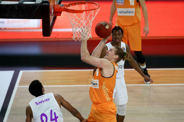 借大量媒体 借大量媒体