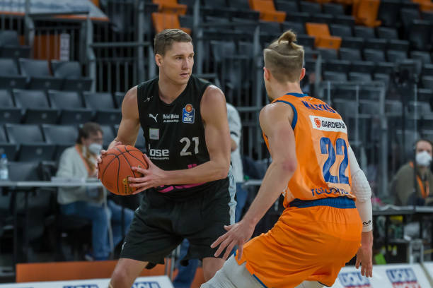 比赛中不断 比赛中不断